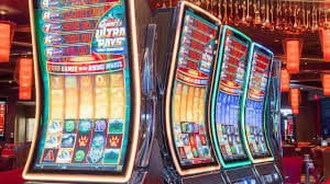 Người chơi truy cập kubet casino trên điện thoại di động tại Việt Nam